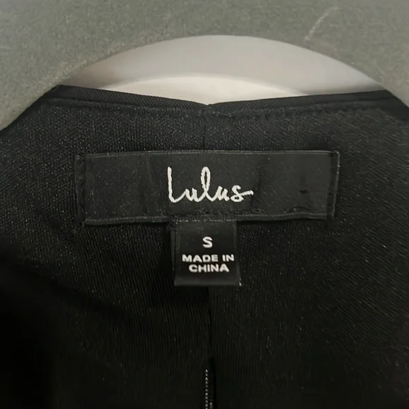 Jumpsuit never worn tags removed as well as hanger straps - Picture 6 of 7